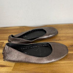 Taryn Rose Metallic moccasin Flats 7.5 M